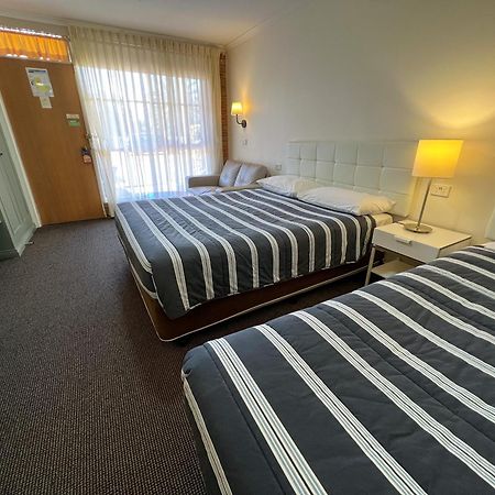 ميريمبولا Summerhill Motor Inn (Adults Only) المظهر الخارجي الصورة