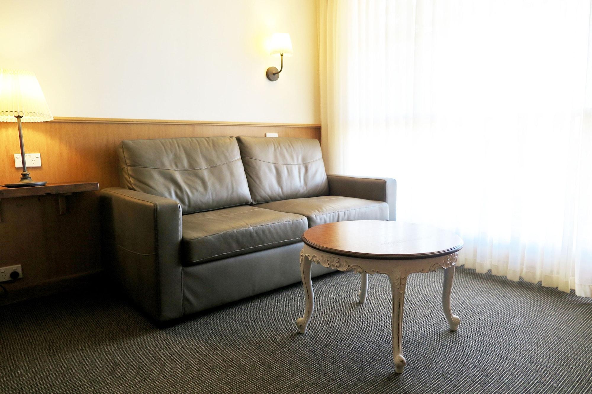 ميريمبولا Summerhill Motor Inn (Adults Only) المظهر الخارجي الصورة