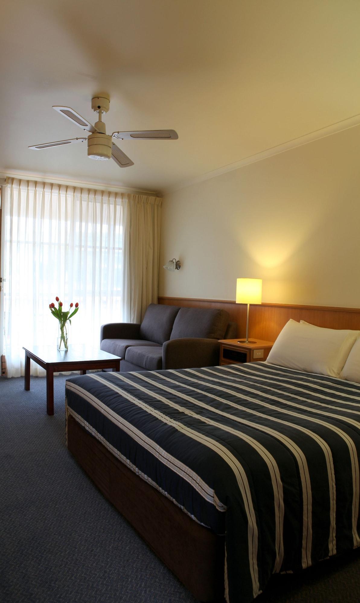 ميريمبولا Summerhill Motor Inn (Adults Only) المظهر الخارجي الصورة