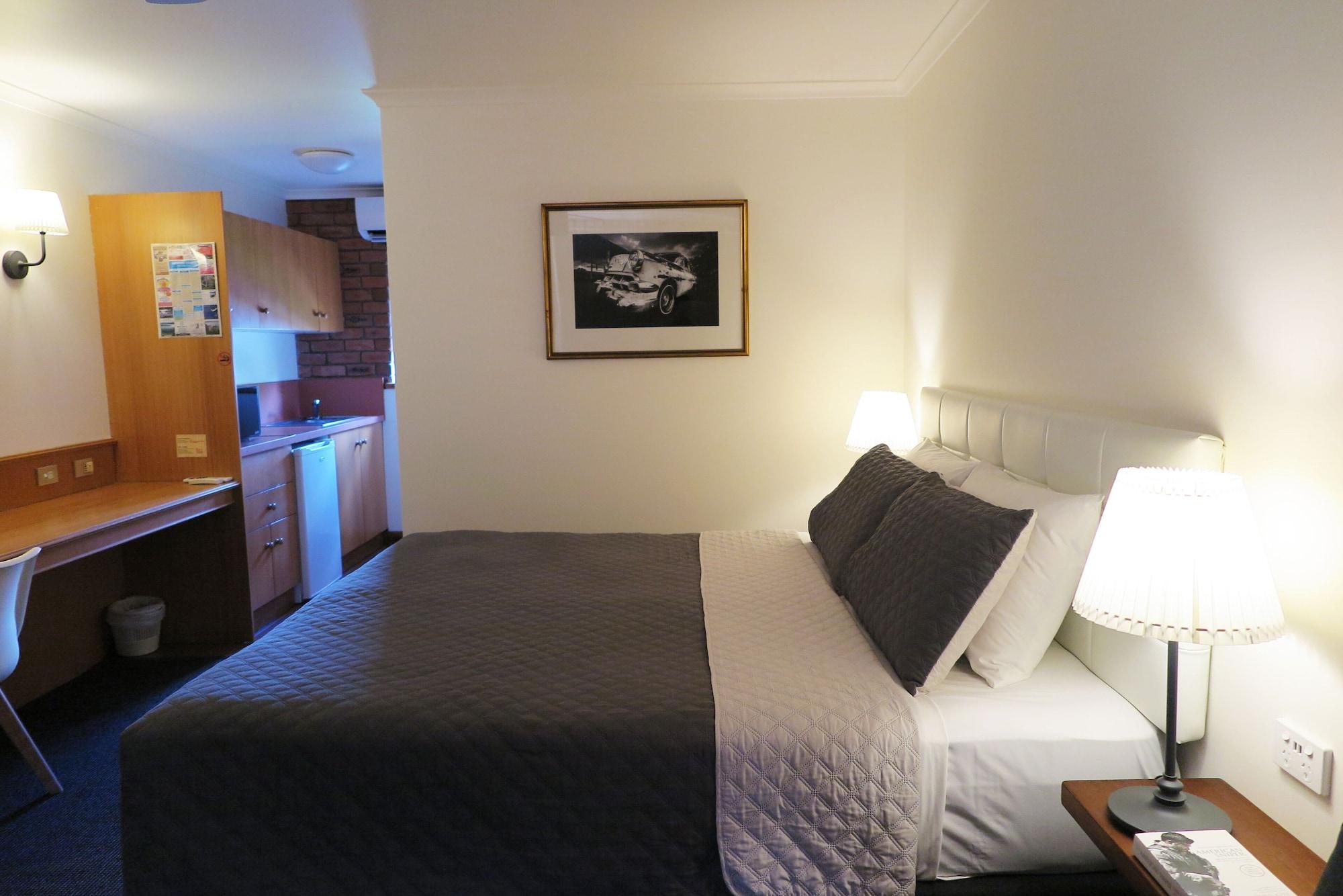 ميريمبولا Summerhill Motor Inn (Adults Only) المظهر الخارجي الصورة