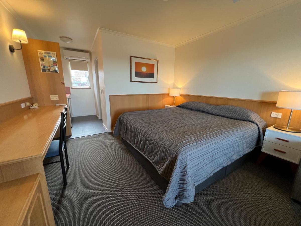 ميريمبولا Summerhill Motor Inn (Adults Only) المظهر الخارجي الصورة