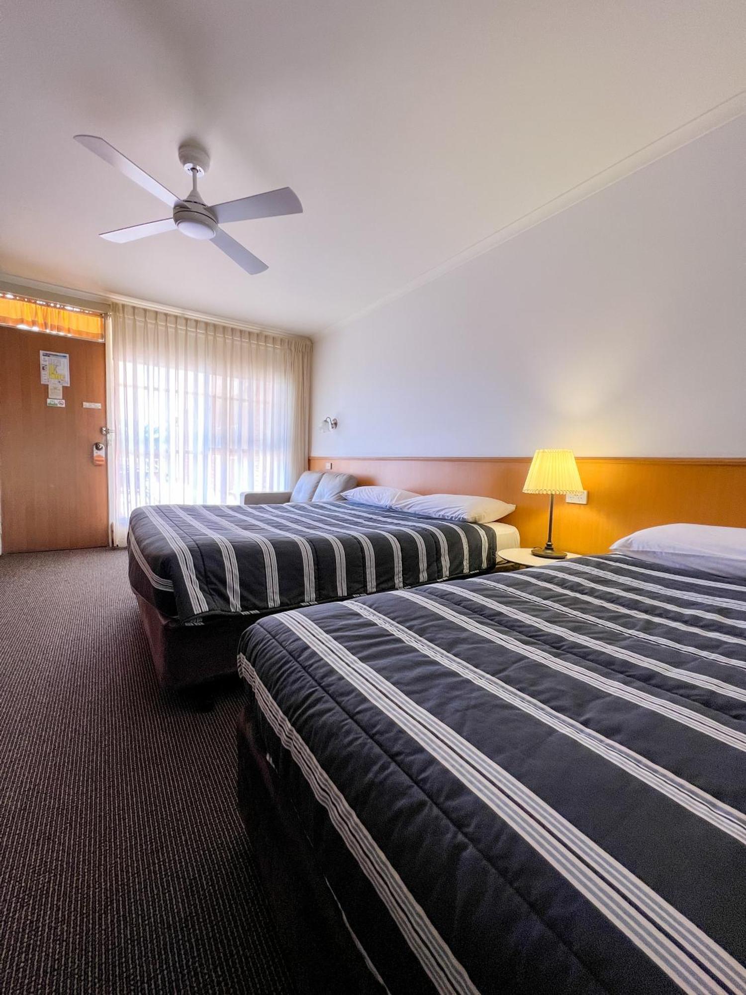ميريمبولا Summerhill Motor Inn (Adults Only) المظهر الخارجي الصورة