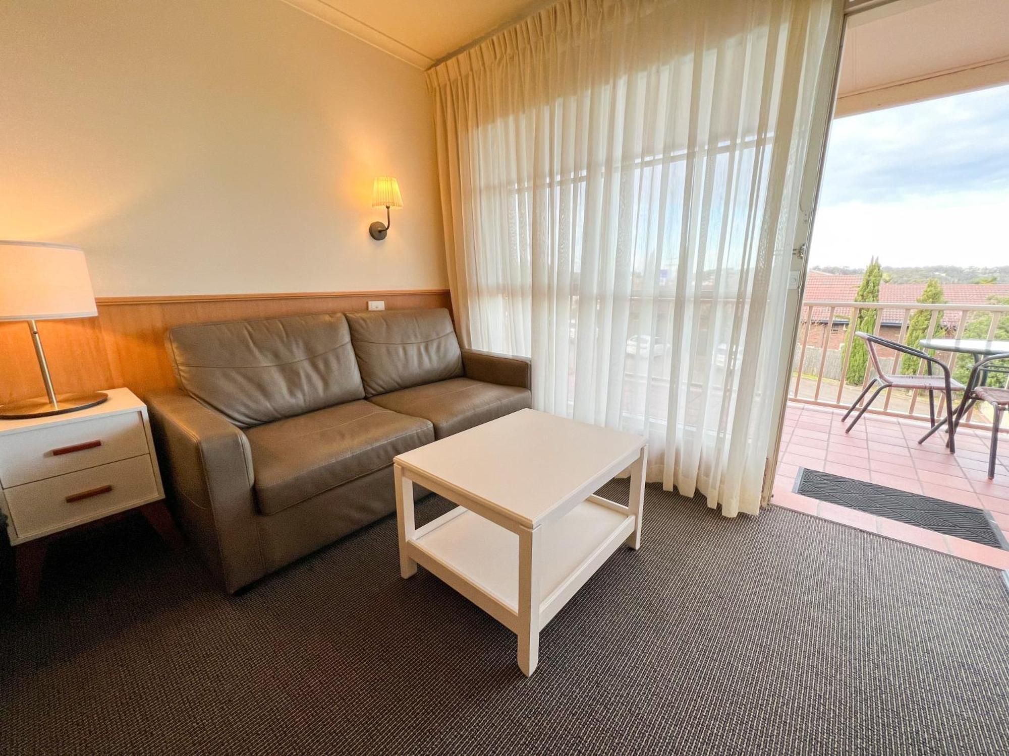 ميريمبولا Summerhill Motor Inn (Adults Only) المظهر الخارجي الصورة