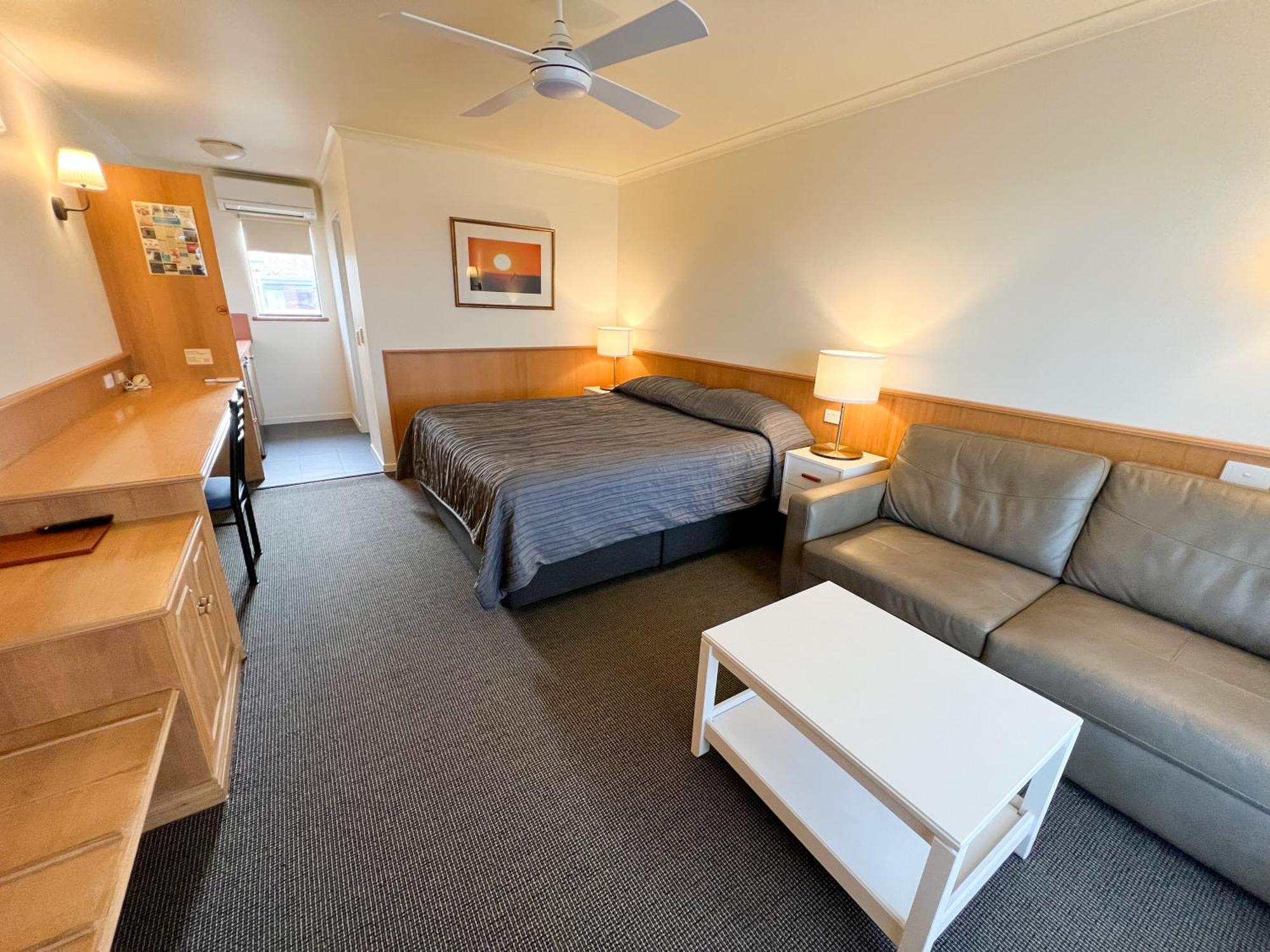 ميريمبولا Summerhill Motor Inn (Adults Only) المظهر الخارجي الصورة