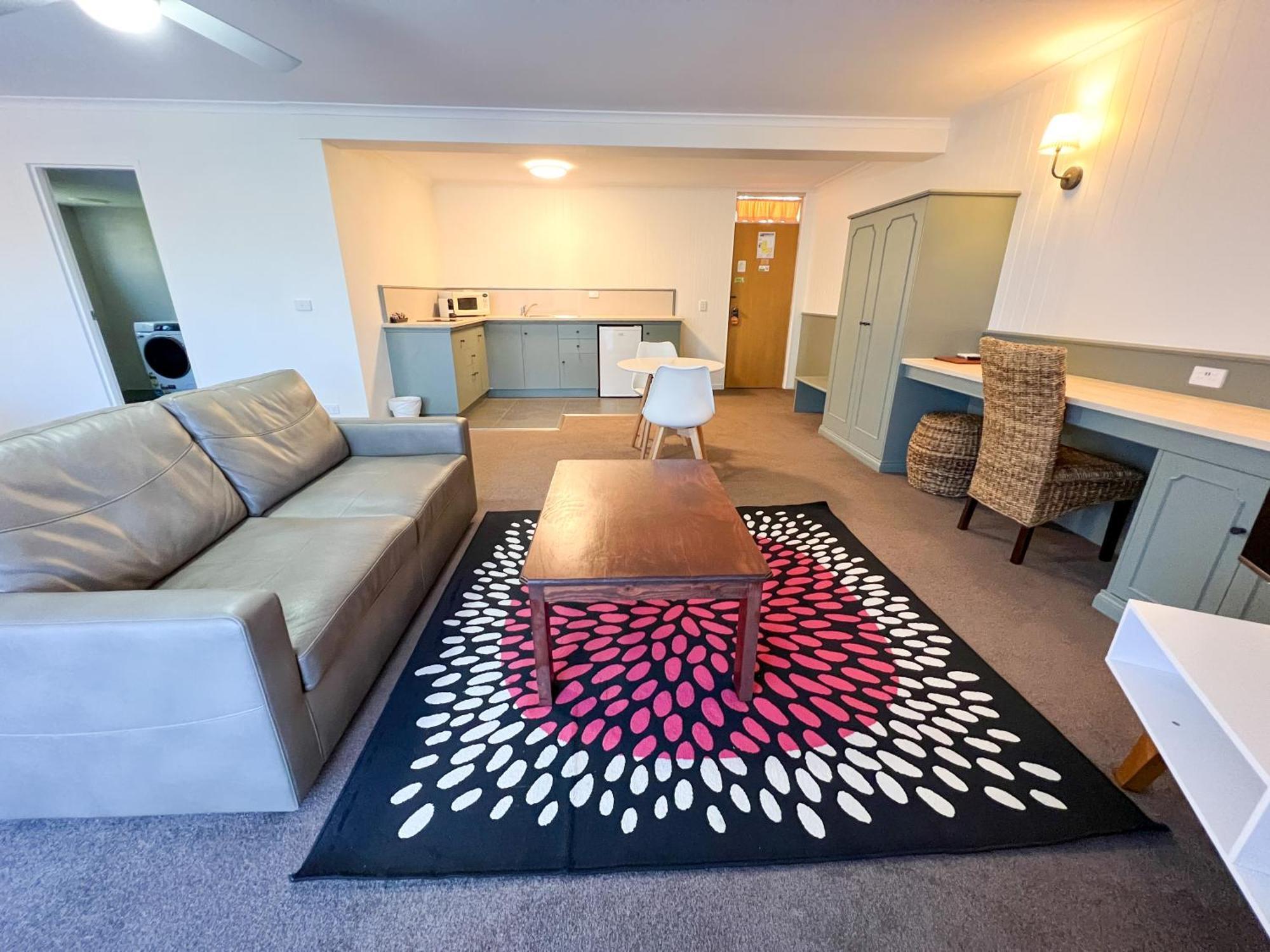 ميريمبولا Summerhill Motor Inn (Adults Only) المظهر الخارجي الصورة