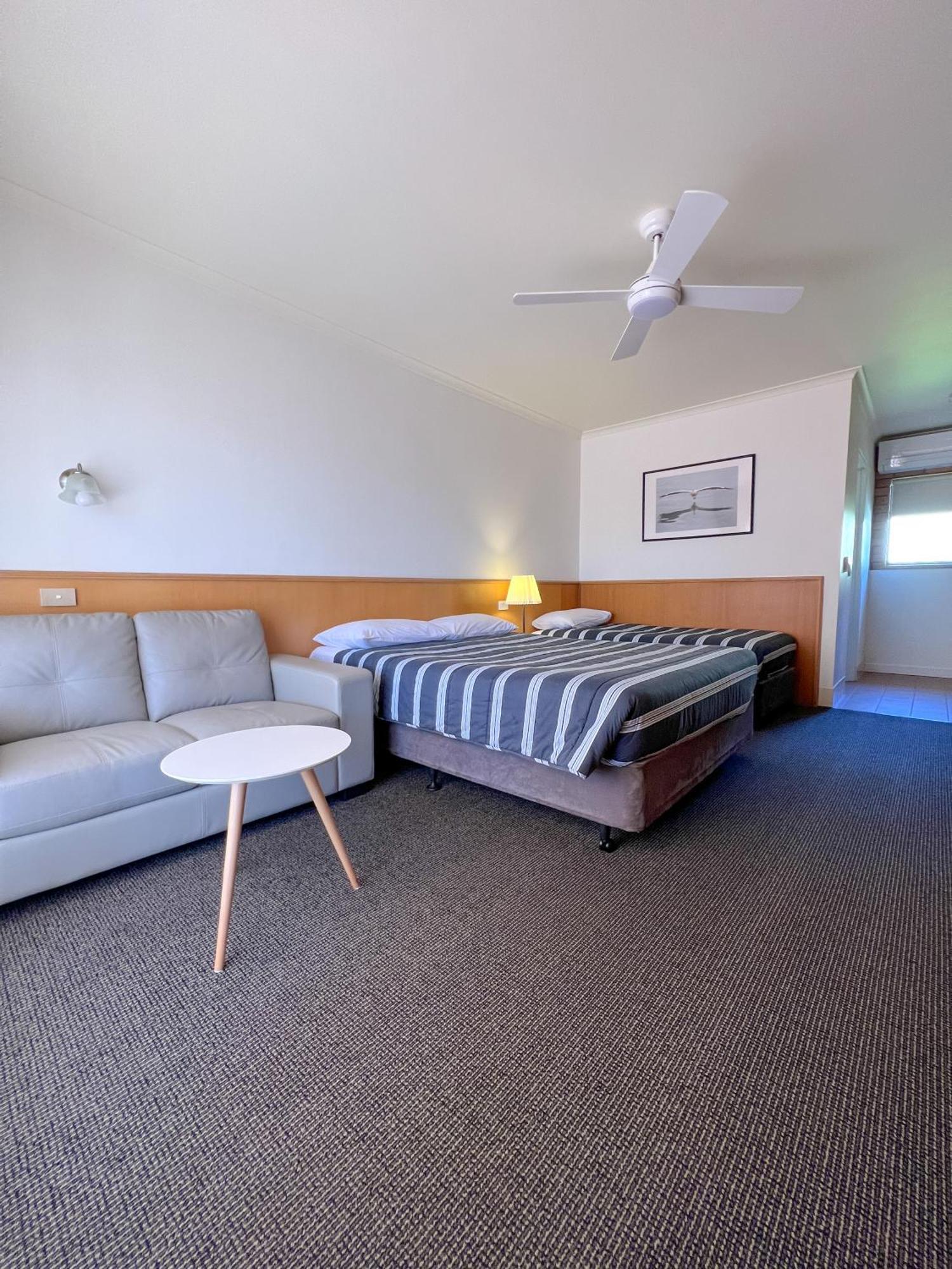 ميريمبولا Summerhill Motor Inn (Adults Only) المظهر الخارجي الصورة