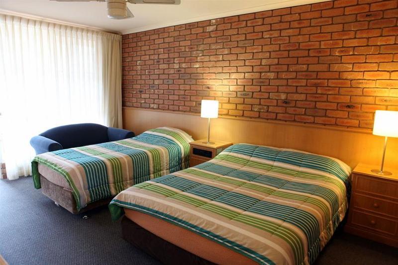 ميريمبولا Summerhill Motor Inn (Adults Only) المظهر الخارجي الصورة