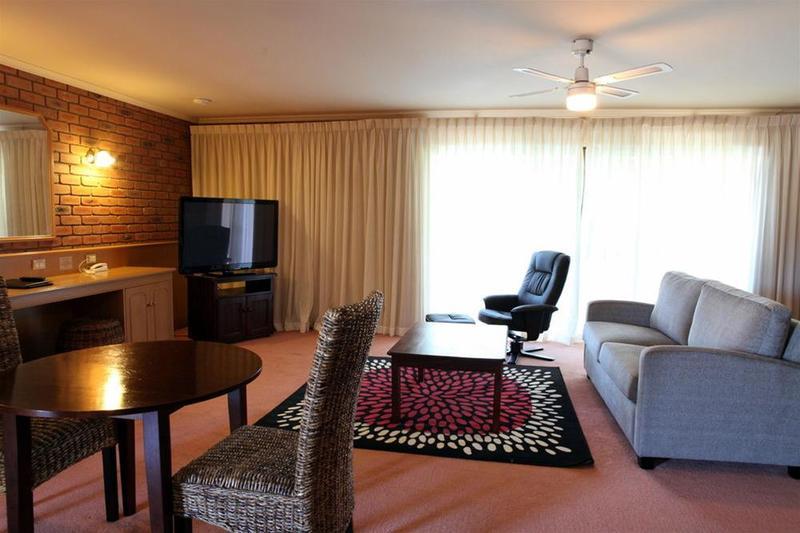 ميريمبولا Summerhill Motor Inn (Adults Only) المظهر الخارجي الصورة