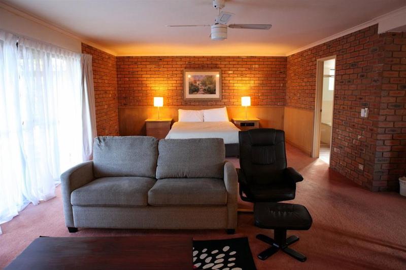 ميريمبولا Summerhill Motor Inn (Adults Only) المظهر الخارجي الصورة