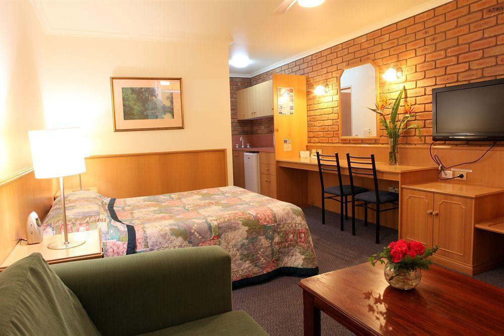 ميريمبولا Summerhill Motor Inn (Adults Only) المظهر الخارجي الصورة