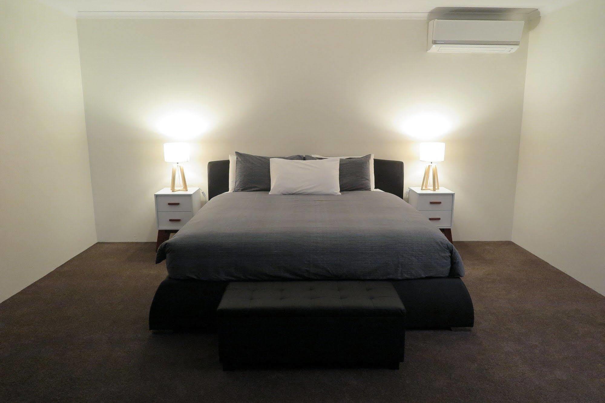 ميريمبولا Summerhill Motor Inn (Adults Only) المظهر الخارجي الصورة